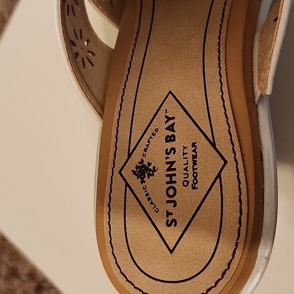 Shoes - Picture 4 of 4